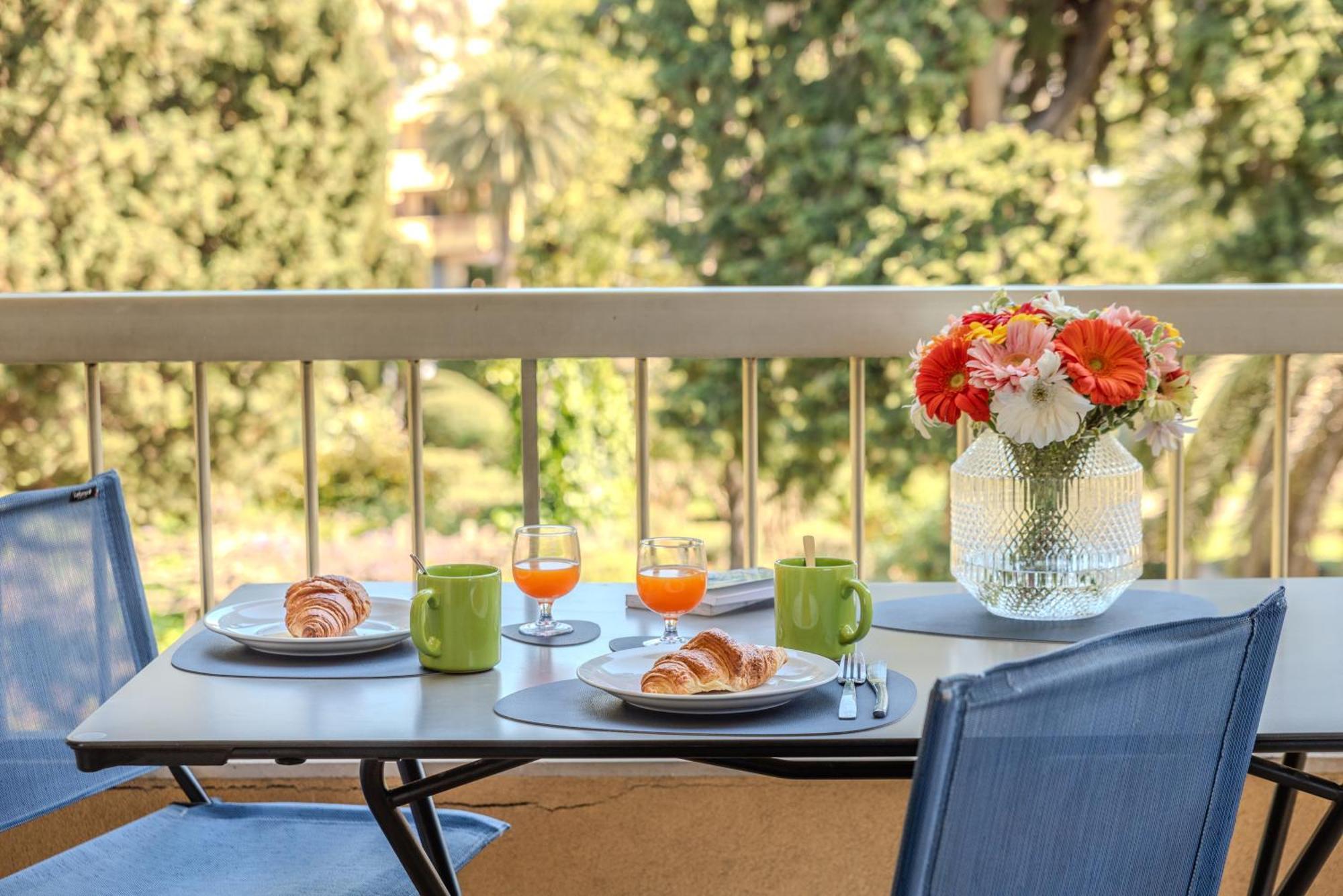 Les 15 Pins & La Mer -Your Green Getaway Near Sea & Beach 昂蒂布 外观 照片