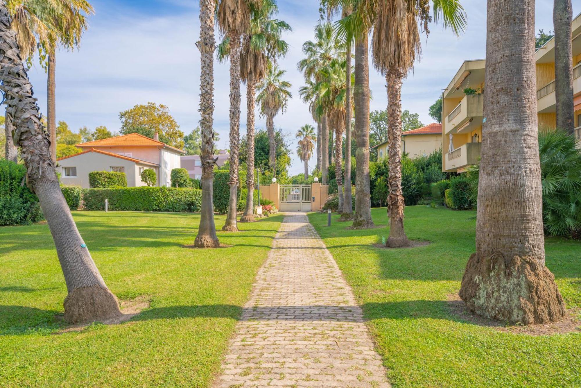 Les 15 Pins & La Mer -Your Green Getaway Near Sea & Beach 昂蒂布 外观 照片