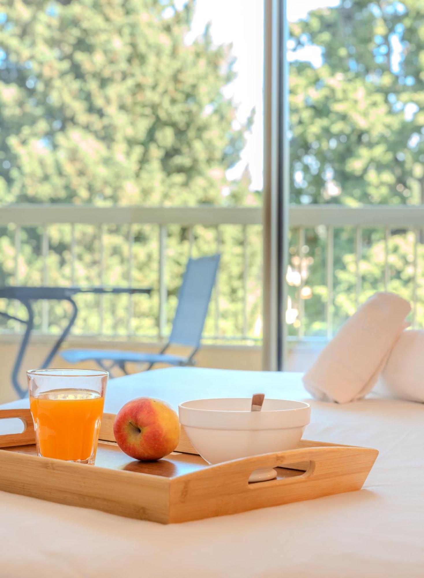 Les 15 Pins & La Mer -Your Green Getaway Near Sea & Beach 昂蒂布 外观 照片