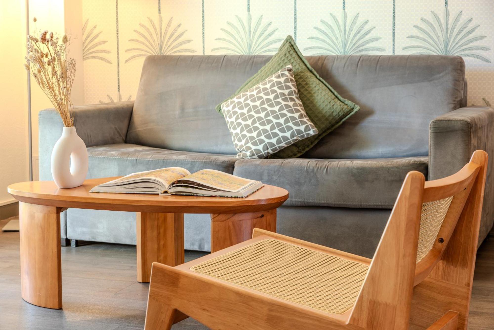 Les 15 Pins & La Mer -Your Green Getaway Near Sea & Beach 昂蒂布 外观 照片