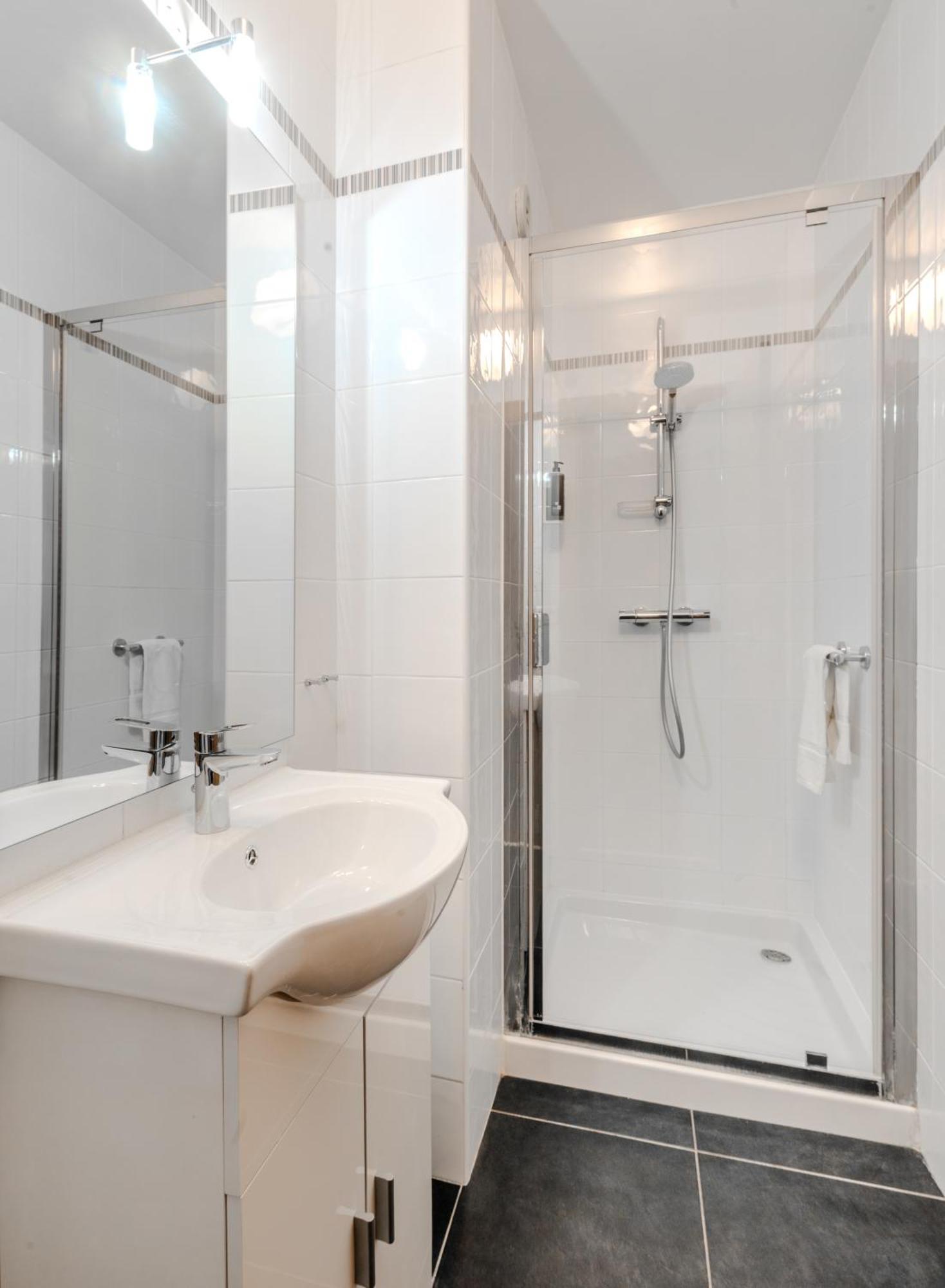 Les 15 Pins & La Mer -Your Green Getaway Near Sea & Beach 昂蒂布 外观 照片